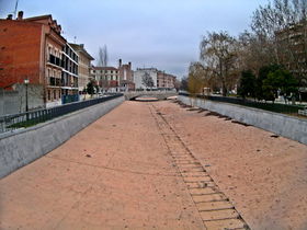 Río Zapardiel a su paso por Medina del Campo