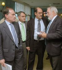 Tomás Villanueva, Adolfo Abejón, Crescencio Martín y Miguel Arias Cañete, ayer en Medina del Campo. / FRAN JIMÉNEZ