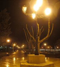 Iluminación nocturna del paseo de Versalles. / FRAN JIMÉNEZ