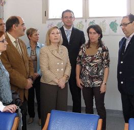 Amparo Valcarce, en el centro, junto a Cecilio Vadillo y miembros de la asociación de Medina del Campo. / FRAN JIMÉNEZ