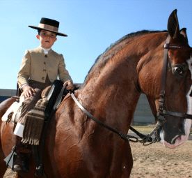 Almudena Pérez con su caballo. / C. GARCÍA-EFE 