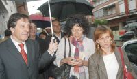 ngel Villalba, junto a la ministra de Educacin, Mercedes Cabrera, y la candidata socialista de Medina del Campo, Ana Vzquez. / F. JIMNEZ