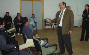 Crescencio Martn, alcalde de Medina, saluda a los alumnos. / P. G. 
