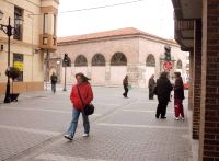 Calle Maldonado y al fondo, las Reales Carniceras, el mercado de abastos de Medina. / FRAN JIMNEZ