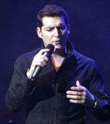 Manu Tenorio, durante una actuación. / EL NORTE