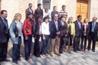 Martín Pascual, en el centro, con 15 de los candidatos. / F. J.