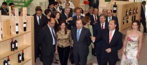 Crescencio Martín Pascual, Silvia Clemente, Juan Vicente Herrera, Esperanza Castro, José Manuel Fernández Santiago, Carlos Mor y su hija, Beatriz. / FOTOS FRAN JIMÉNEZ