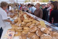 Un puesto de repostería, durante la primera edición de la Feria Gastronómica. / FRAN JIMÉNEZ