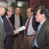 Jesús Rodríguez, Ángel Eliz, Ramiro Ruiz, Crescencio Martín Pascual y Tomás Villanueva, anoche en la sede del PP. / F. JIMÉNEZ