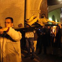 MEDINA DEL CAMPO. Salida del segundo Rosario de Penitencia de la iglesia de Santiago el Real. / FRAN JIMNEZ