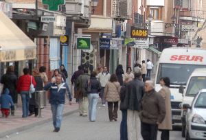 Calle Padilla, una de las vías comerciales de Medina del Campo. / FRAN JIMÉNEZ