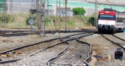 Vas tres y cuatro de la estacin de Medina del Campo, con un tren que entra. / FRAN JIMNEZ 