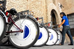 Bicicletas para el prstamo en el Palacio Testamentario./ F. J. 