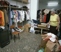 Almacén de ropa usada de Cáritas en Medina del Campo. / F. JIMÉNEZ 