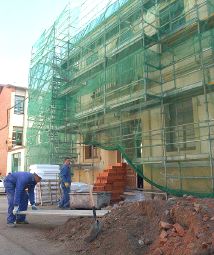 Edificio en construcción en Medina. / FRAN JIMÉNEZ