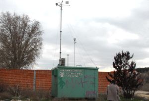 Estación medidora de la calidad del aire del camino de la estación. / FRAN JIMÉNEZ