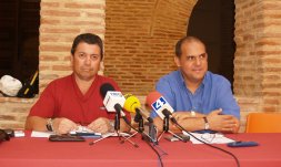 Jiménez Écija, izquierda, y Alfedro Losada durante la rueda de prensa de ayer./ P. G.