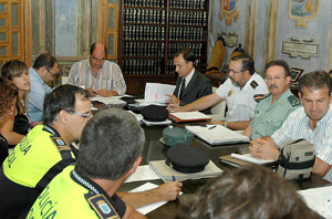 Reunin de la Junta Local de Seguridad en Medina del Campo. (Foto: SANTIAGO)