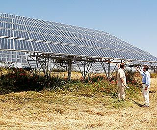 Los promotores de Parquesoles en el huerto solar de Medina.Iván Lozano