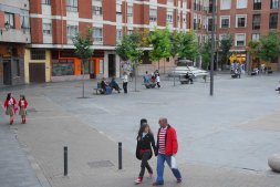 La plaza de Segovia, una de las zonas de copas más frecuentadas de Medina./ FRAN JIMÉNEZ 