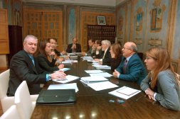 Un momento de la reunión celebrada ayer en el Ayuntamiento de Medina. / FRAN JIMÉNEZ 