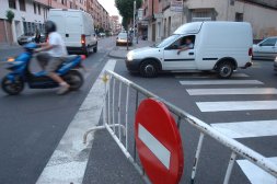 Tráfico rodado en las calles de Medina del Campo. / FRAN JIMÉNEZ 