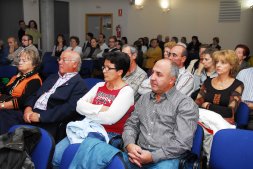 Miembros de la plataforma, ayer en Medina del Campo. / FRAN JIMNEZ 