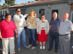 Vecinos afectos del barrio de La Mota. / FRAN JIMNEZ 