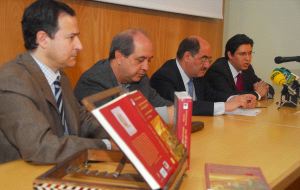 Antonio Snchez, Antonio Rey, Crescencio Martn y el autor del libro Eduardo Torres Corominas. / EFE