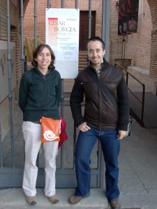 Nuria Rita Sebastin y Eduardo Fernndez en la puerta del Palacio Real Testamentario 