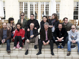 Foto de familia de los participantes en las denominadas 'Conversaciones del Balneario', que han tenido lugar dentro de la Semana de Cine de Medina del Campo . EFE