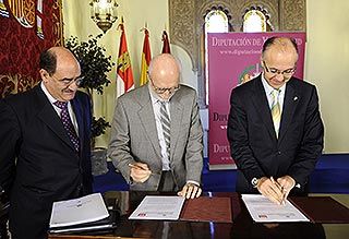 Firma del convenio entre Asprona y la Diputación para la realización de la segunda y la tercera fase de las obras. Iván Lozano