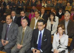 Crescencio Martín Pascual, Zarza, Javier Rodríguez y Ana Vázquez, en la liturgia. El abanderado, Víctor Figueroa. 
