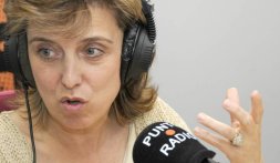 María José Salgueiro, ayer en Punto Radio. / CARLOS MATEO GARCÍA