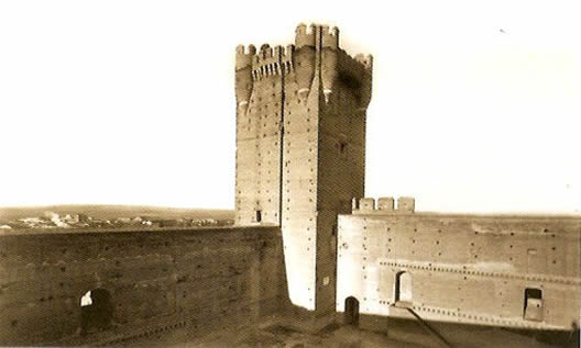 Interior del Castillo de la Mota antes de su reconstrucción. H.1930 