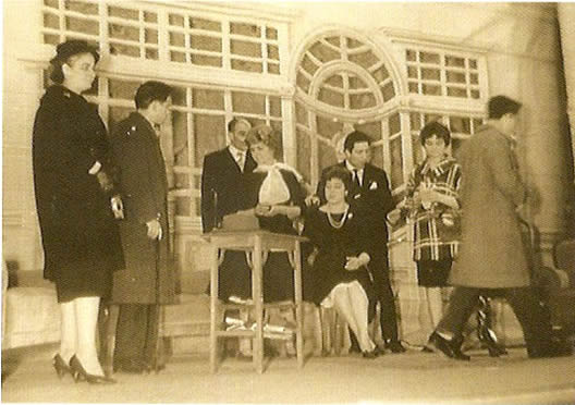 Escena de la representación de la obra "la educación de los padres", en el Teatro Olimpia, 3 de junio de 1959