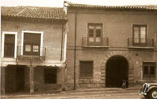 Casa de los Belloso y soportales de la calle Bravo. 1959