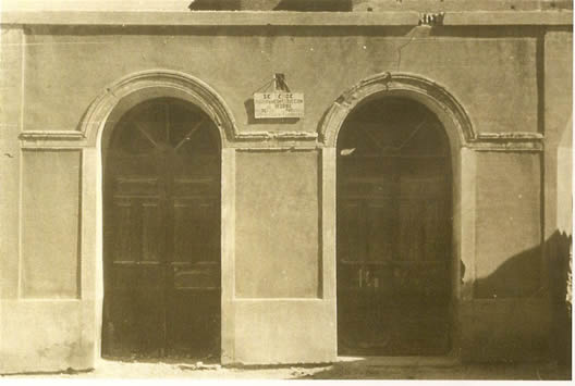 Fachada del Teatro Isabel la Católica durante su derribo. 1960