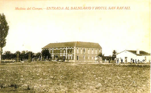 Balneario de las Salinas. Hotel San Rafael y Villa Julia frente a la entrada al balneario. 1918-1919
