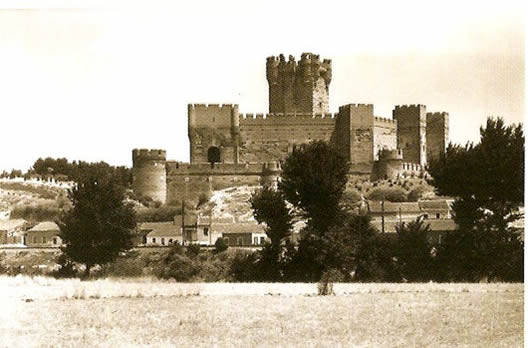 Vista del castillo de la Mota desde el Chopal. Década de 1960