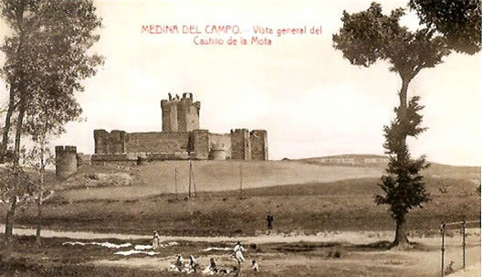 Vista general del Castillo de la Mota al fonso. Castañeira, Álvarez y Levenfeld, h.1915