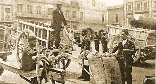 Mercado de grano de la plaza Mayor. H.1920