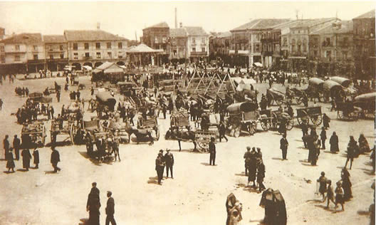 La Plaza Mayor el día de mercado. 1920