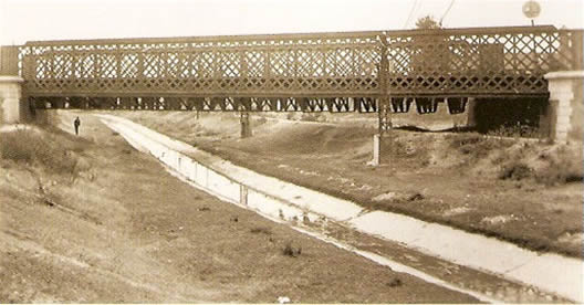 Estación de ferrocarril. La marquesina. Thomas, 1915-1916