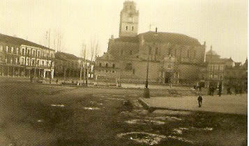 La Plaza Mayor desde la bocacalle de Padilla. Comienzos del s.XX