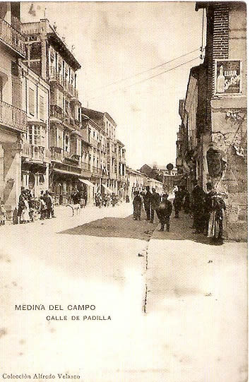 La calle de Padilla desde la Plaza Mayor. Hauser y Menet, 1903-1904