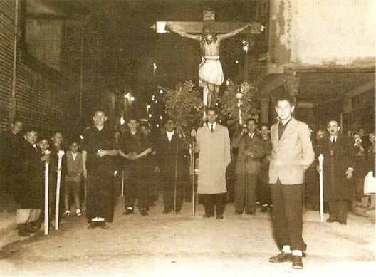 Procesión de Semana Santa. El Cristo de la Paz en la calle de Gamazo. H. 1945