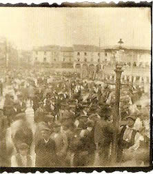 La Plaza Mayor en una mañana de encierro desde la Casa de los Arcos