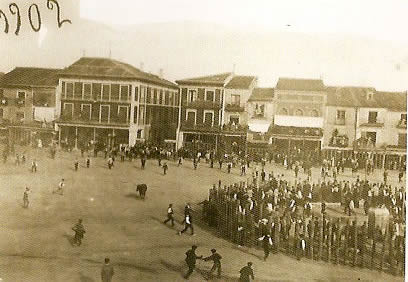 Novillos corridos en la Plaza mayor. Septiembre de 1902