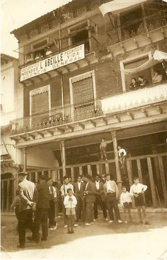 Junto a la Rinconada a la espera de los novillos corridos. H. 1930